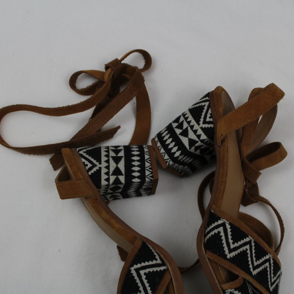 Bettye Muller Tan & Black Tie Up Sandals Shoes - Picture 10 of 16
